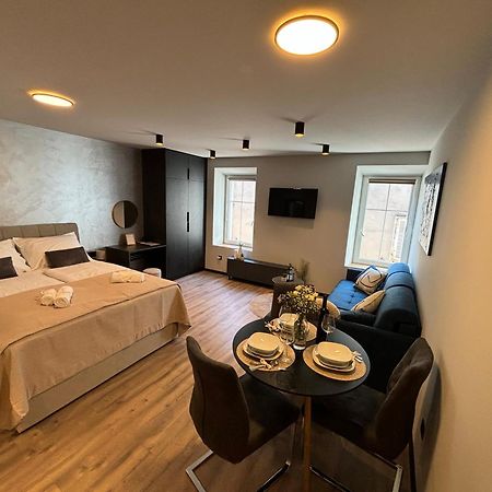 Studio Apartman Versi Old Town Zadar Bagian luar foto