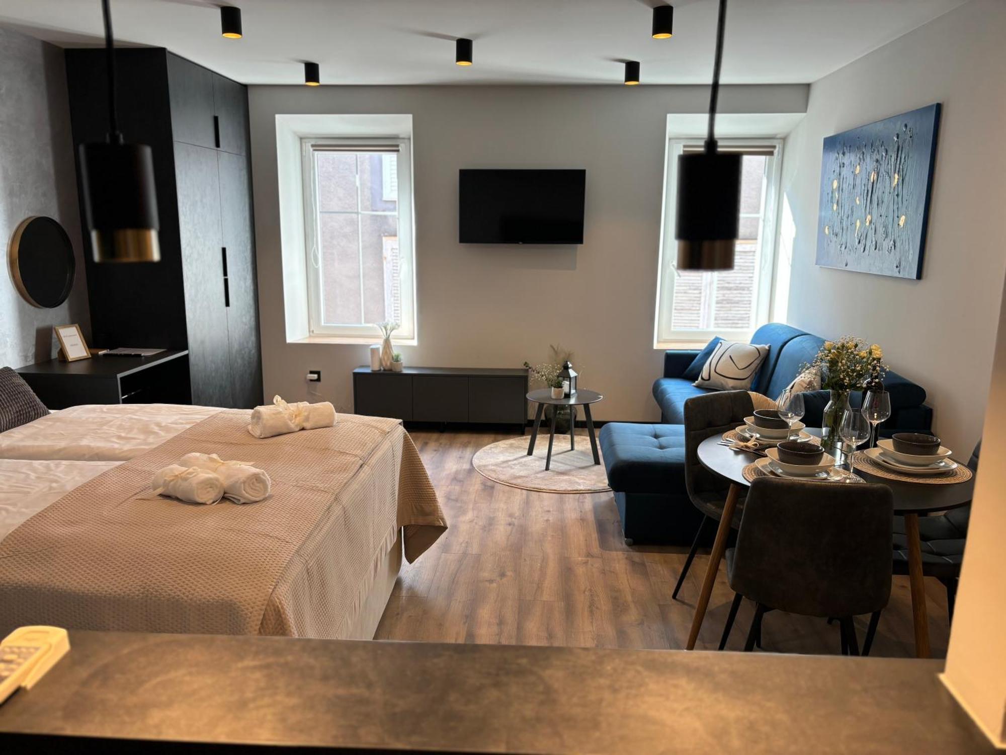 Studio Apartman Versi Old Town Zadar Bagian luar foto