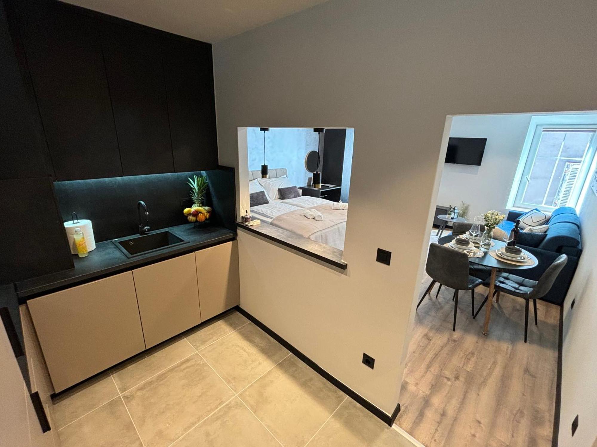 Studio Apartman Versi Old Town Zadar Bagian luar foto