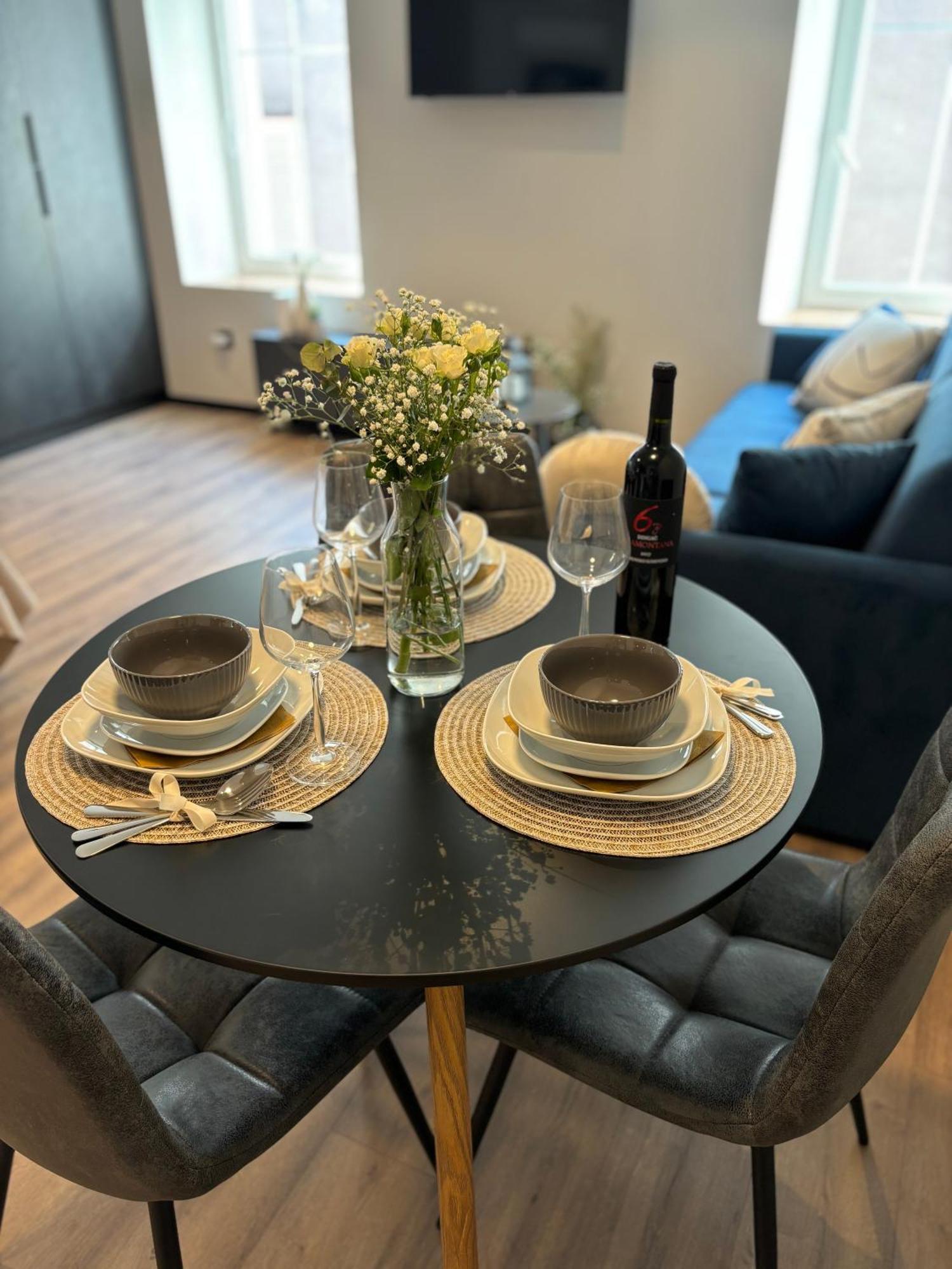 Studio Apartman Versi Old Town Zadar Bagian luar foto