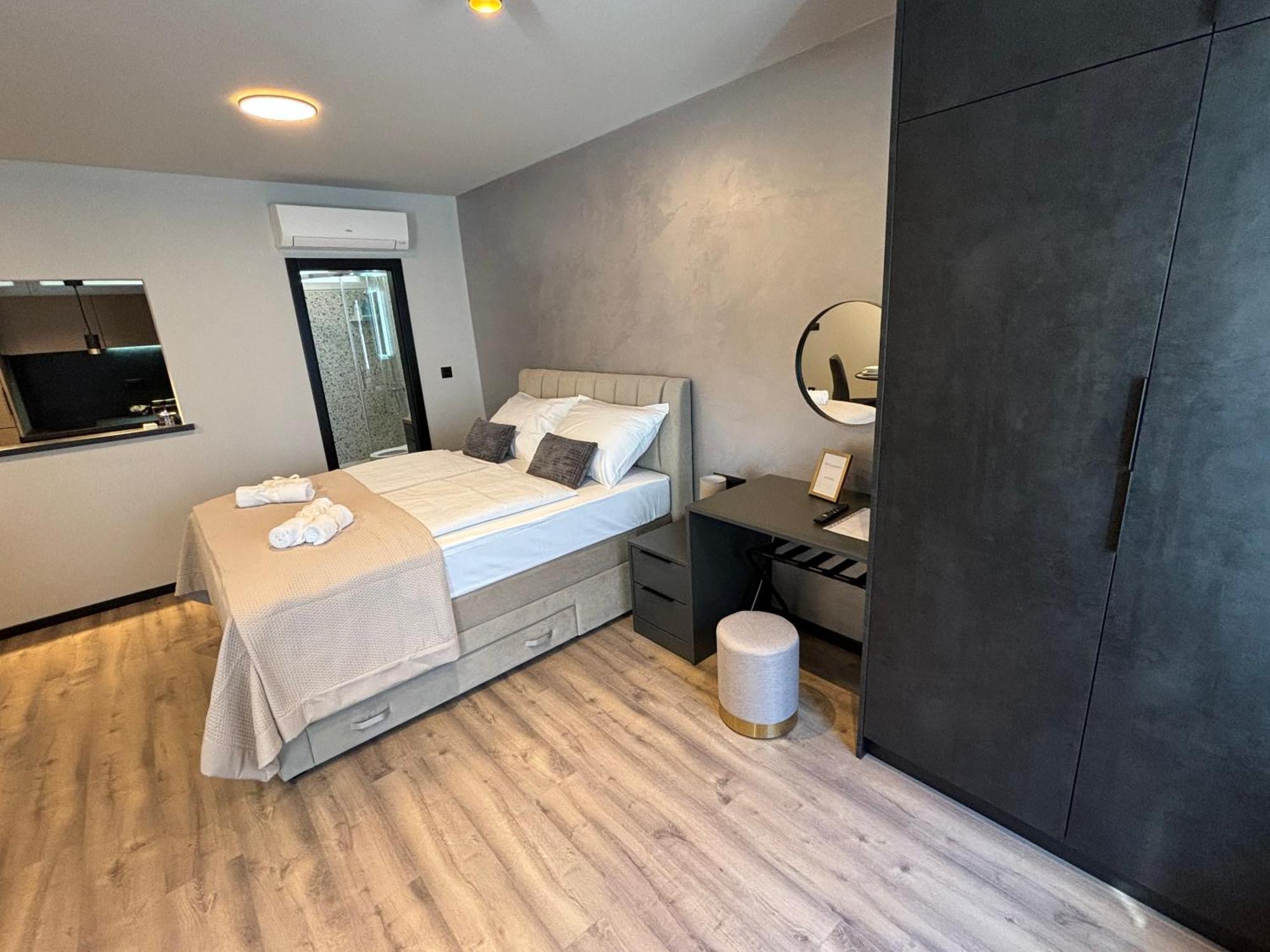 Studio Apartman Versi Old Town Zadar Bagian luar foto