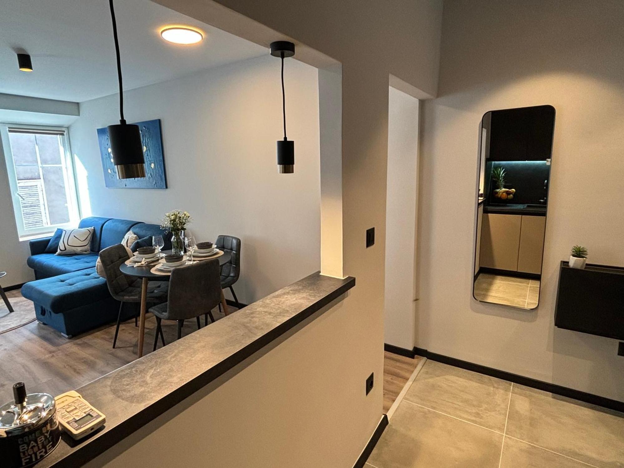 Studio Apartman Versi Old Town Zadar Bagian luar foto